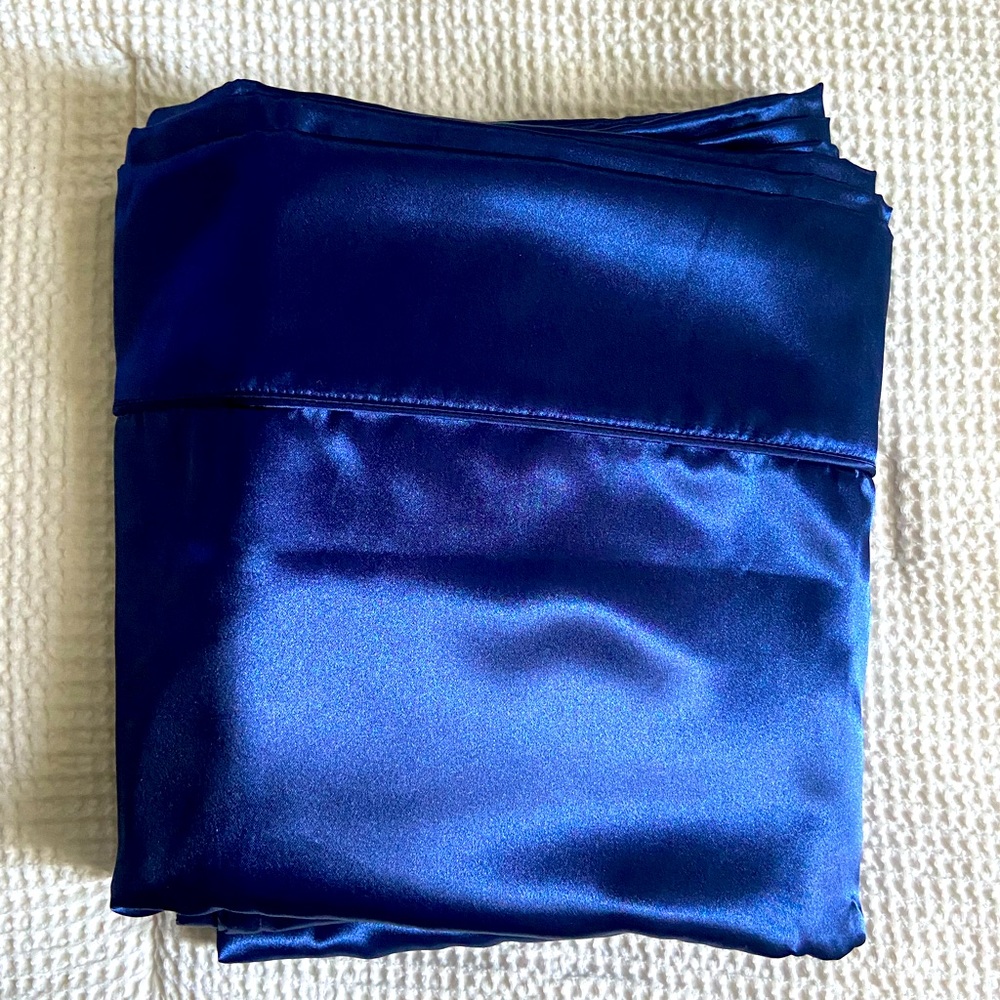 NWOT VS Queen Satin Sheets (no pillow cases)